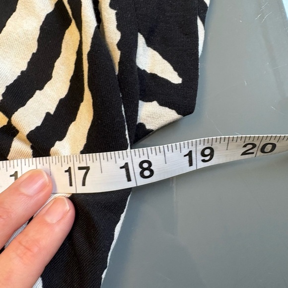 New Look Black White zebra print twist front Blouse Elegant Top women's size S - Picture 7 of 8